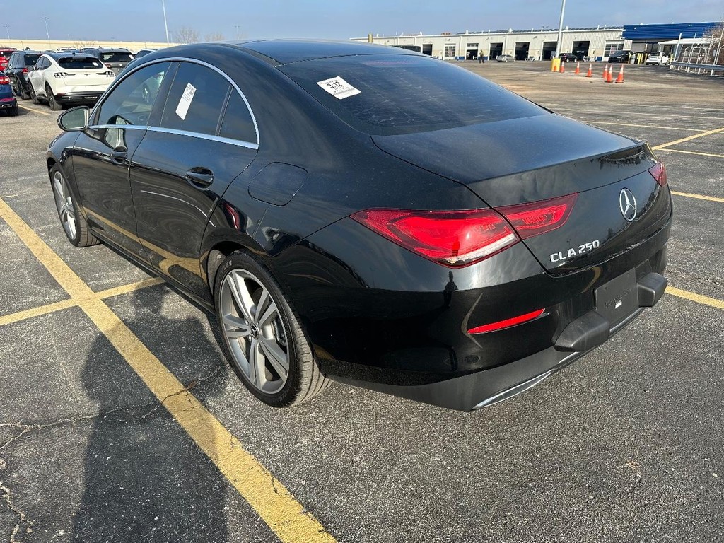 Mercedes-Benz CLA Vehicle Full-screen Gallery Image 5
