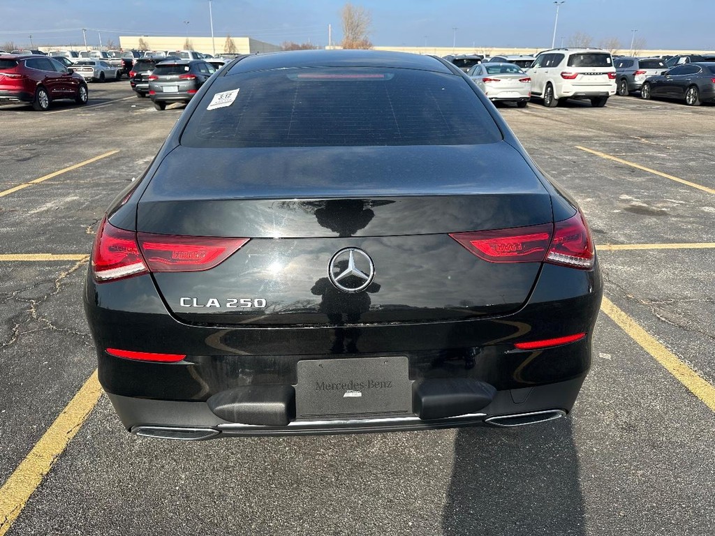 Mercedes-Benz CLA Vehicle Full-screen Gallery Image 6