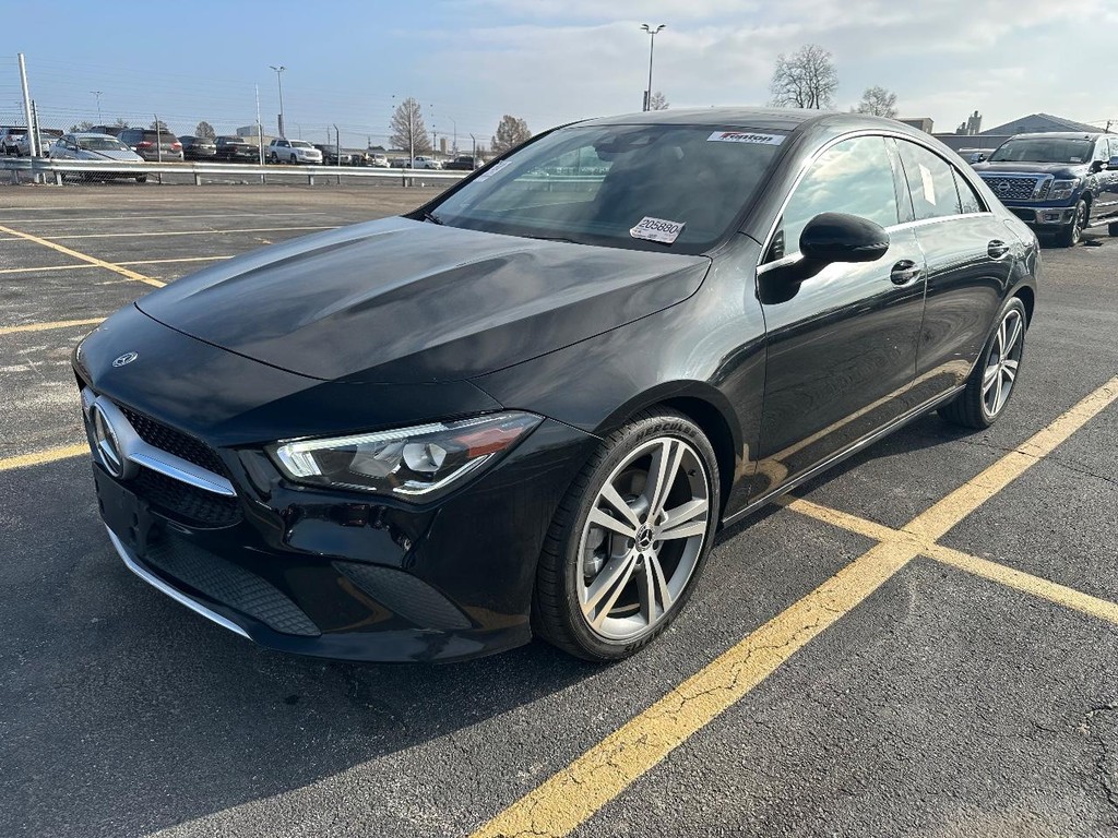 Mercedes-Benz CLA Vehicle Full-screen Gallery Image 9