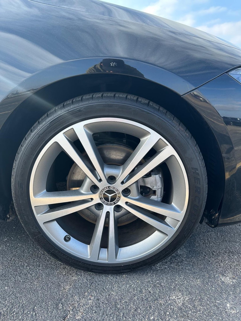 Mercedes-Benz CLA Vehicle Full-screen Gallery Image 14