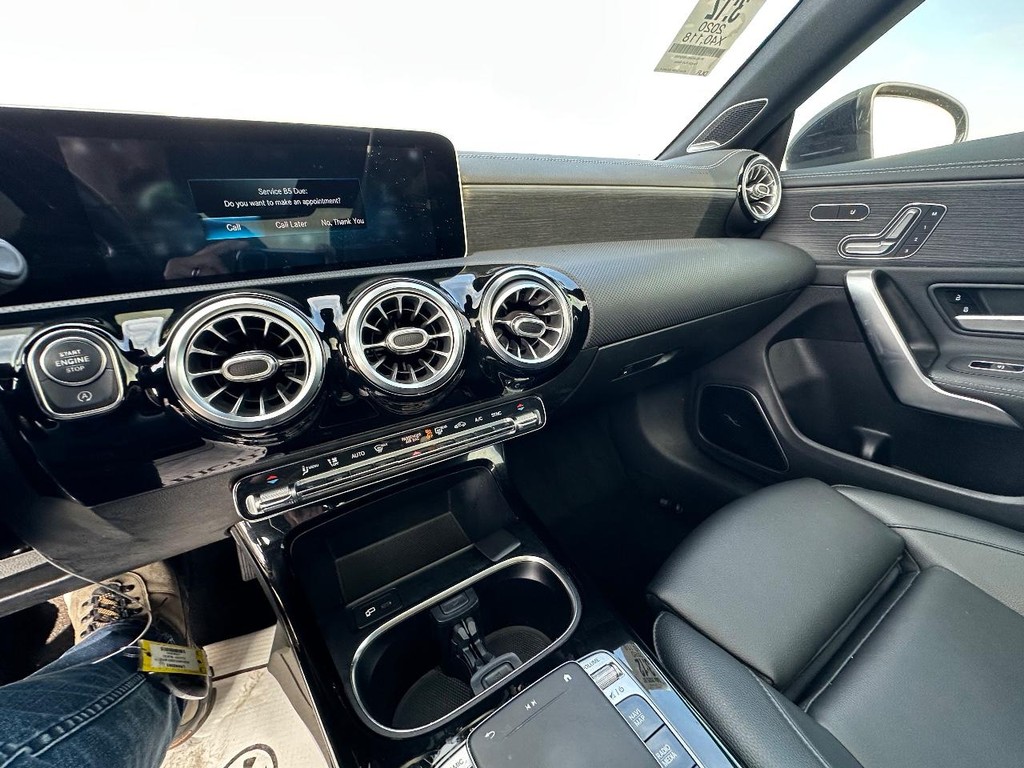 Mercedes-Benz CLA Vehicle Full-screen Gallery Image 16