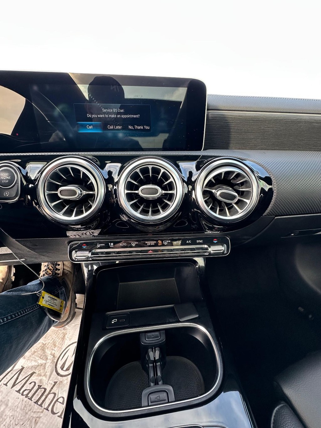 Mercedes-Benz CLA Vehicle Full-screen Gallery Image 17