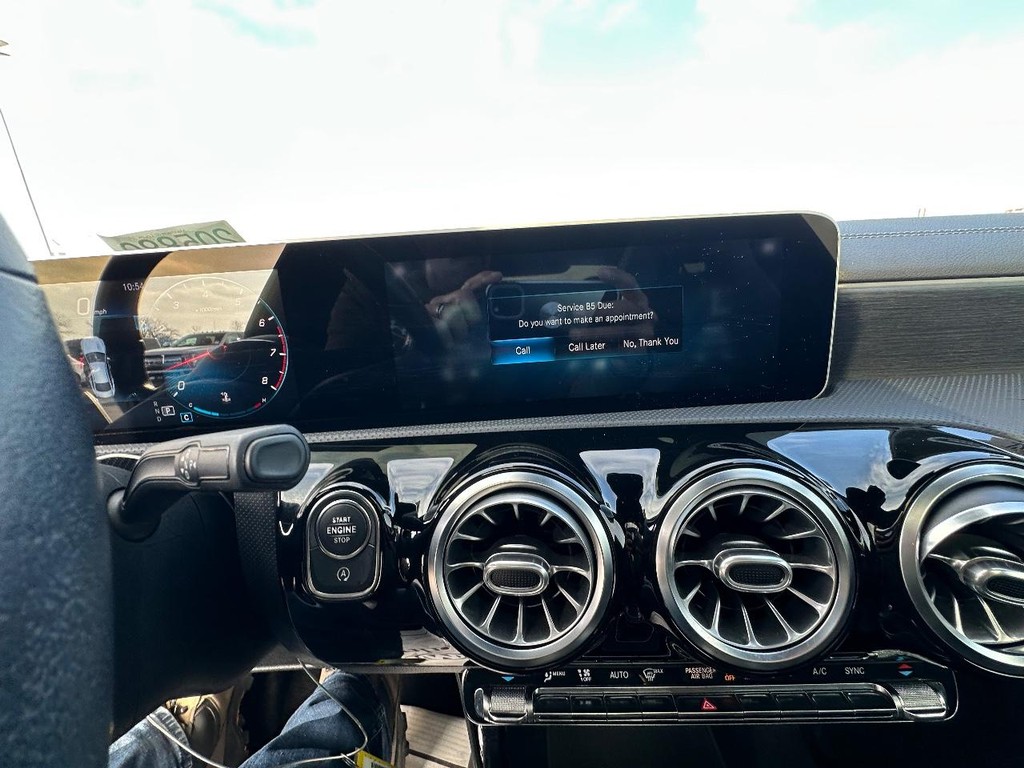 Mercedes-Benz CLA Vehicle Full-screen Gallery Image 19