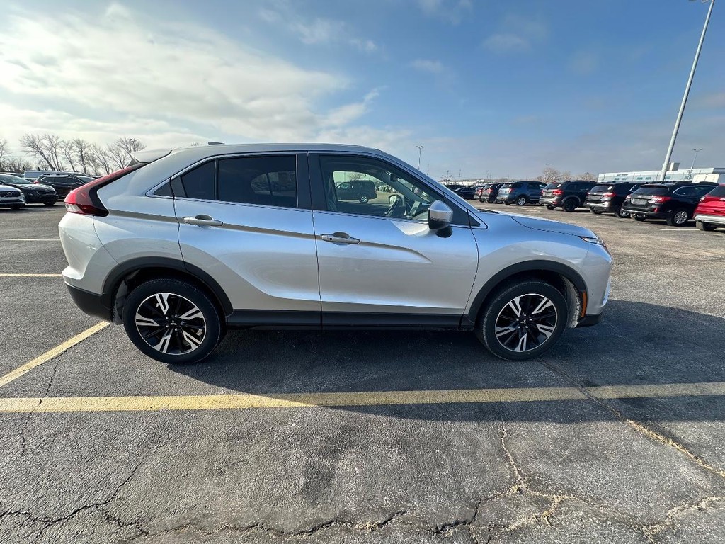 Mitsubishi Eclipse Cross Vehicle Full-screen Gallery Image 2