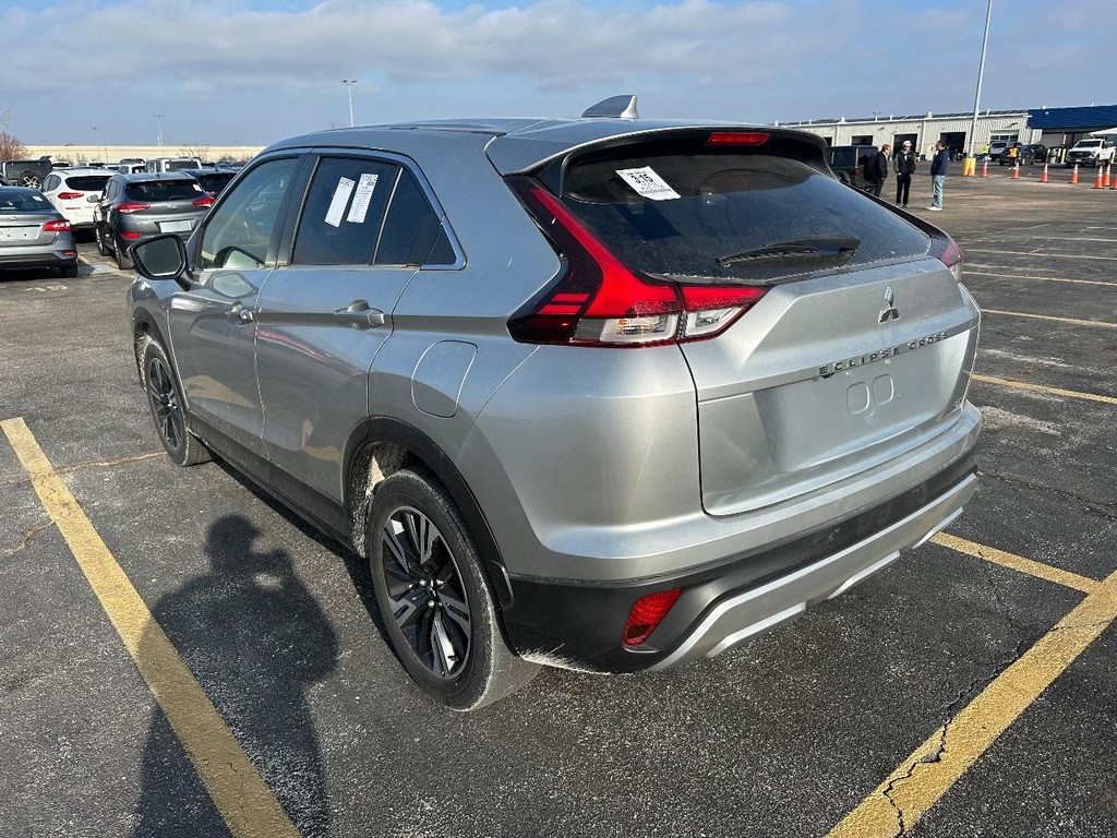 Mitsubishi Eclipse Cross Vehicle Full-screen Gallery Image 3