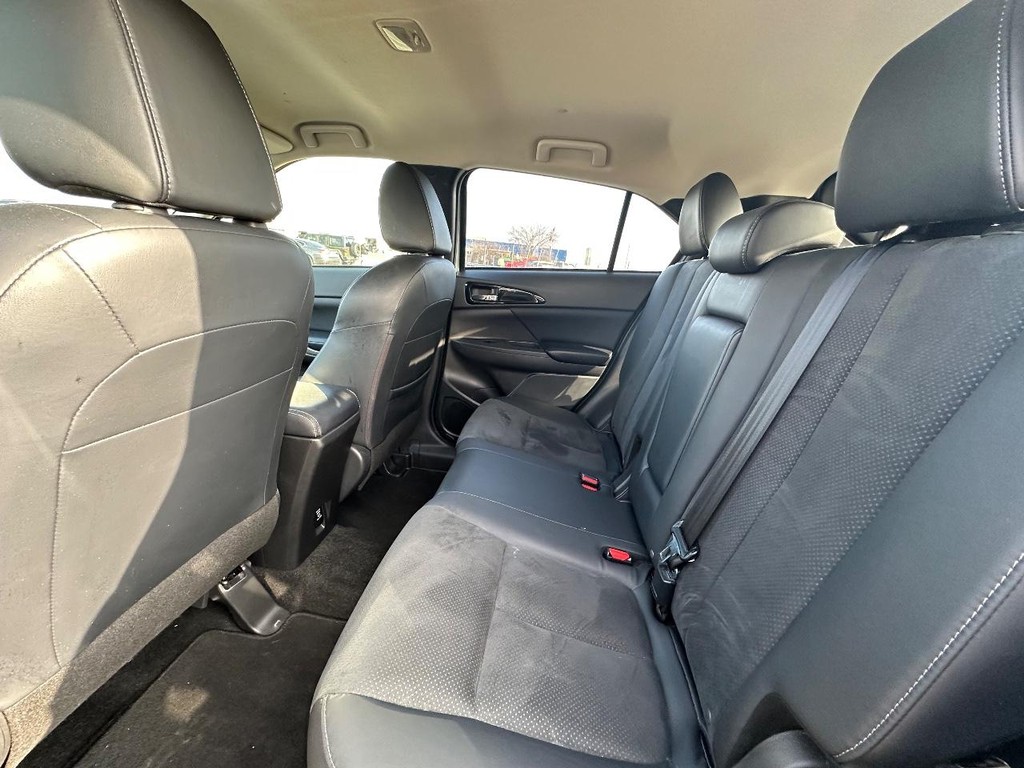 Mitsubishi Eclipse Cross Vehicle Full-screen Gallery Image 9