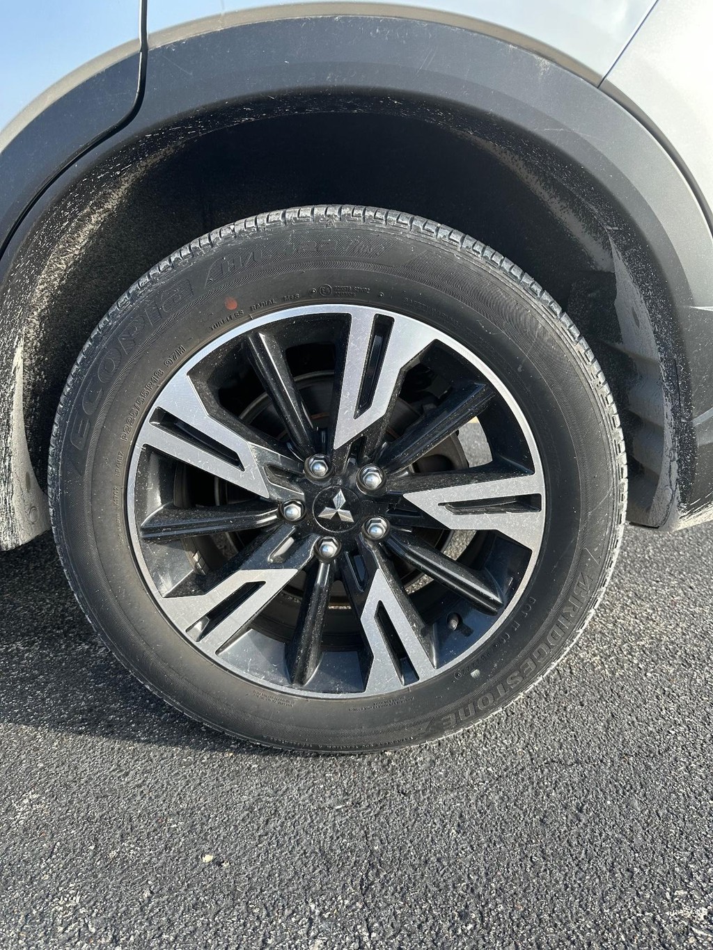 Mitsubishi Eclipse Cross Vehicle Full-screen Gallery Image 10