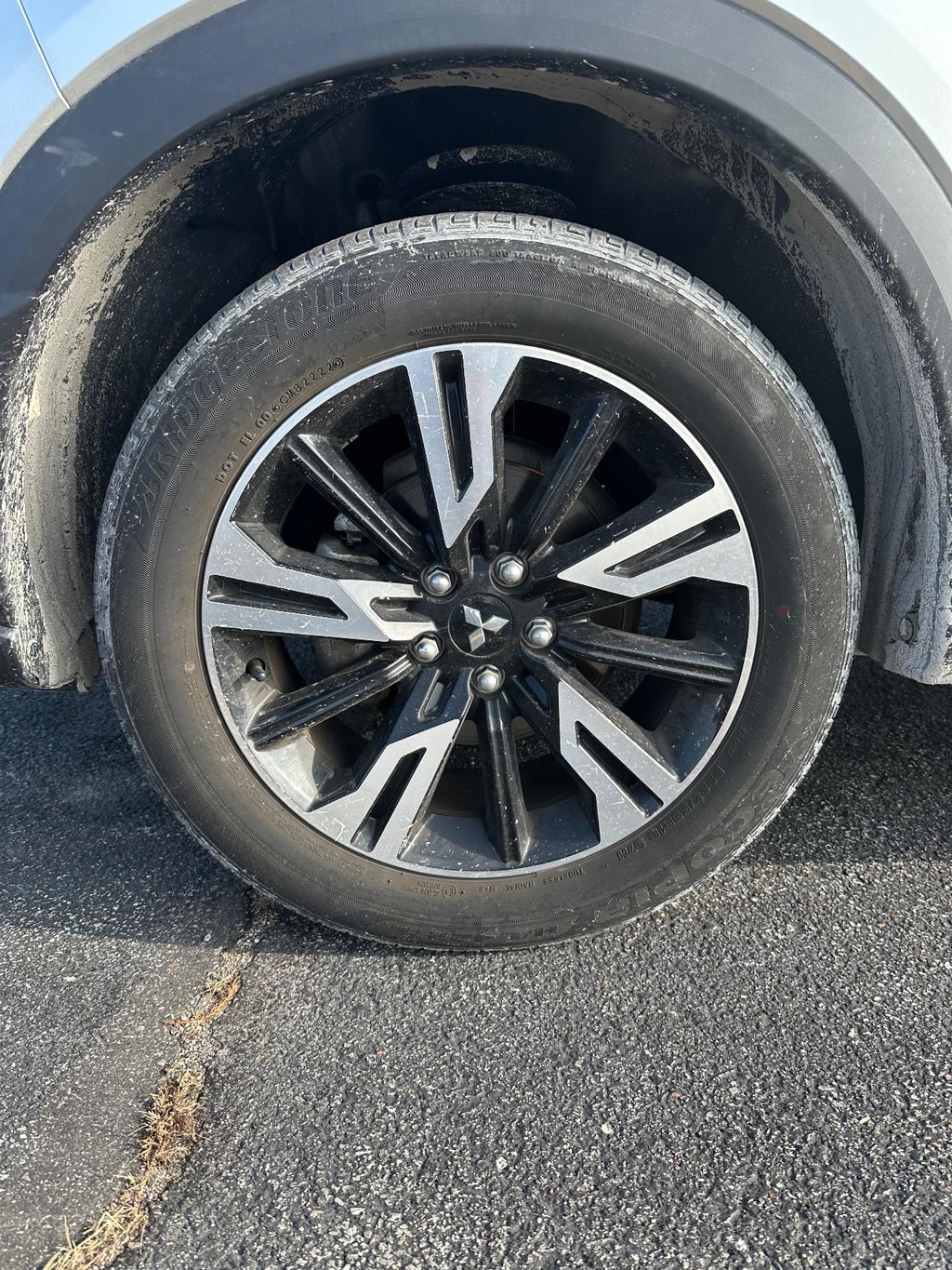 Mitsubishi Eclipse Cross Vehicle Full-screen Gallery Image 11