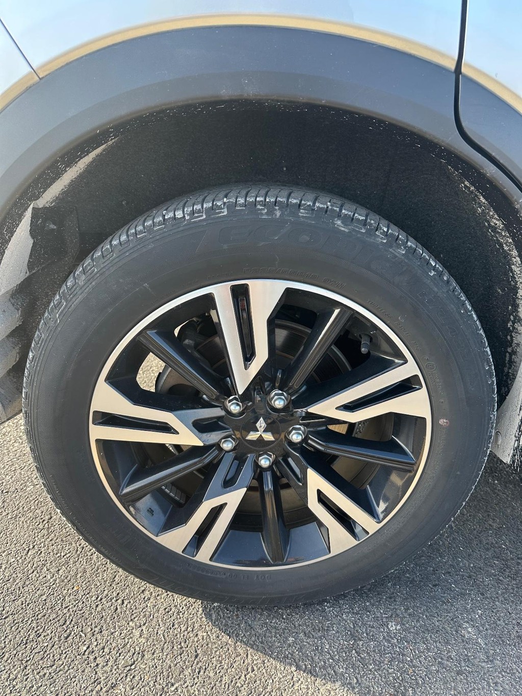 Mitsubishi Eclipse Cross Vehicle Full-screen Gallery Image 13