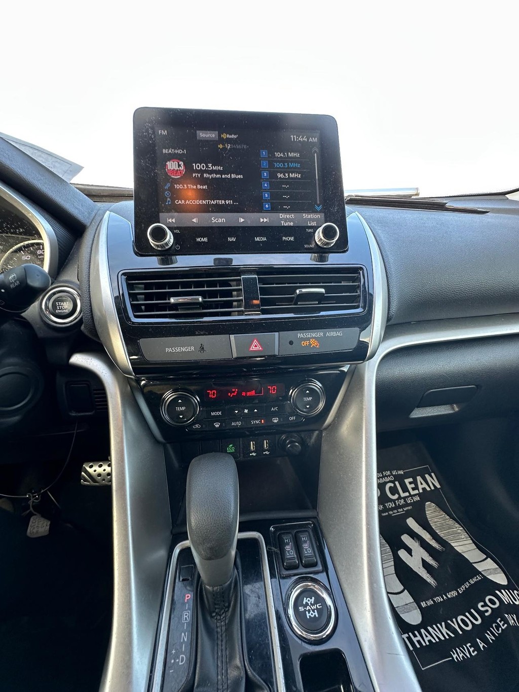 Mitsubishi Eclipse Cross Vehicle Full-screen Gallery Image 15