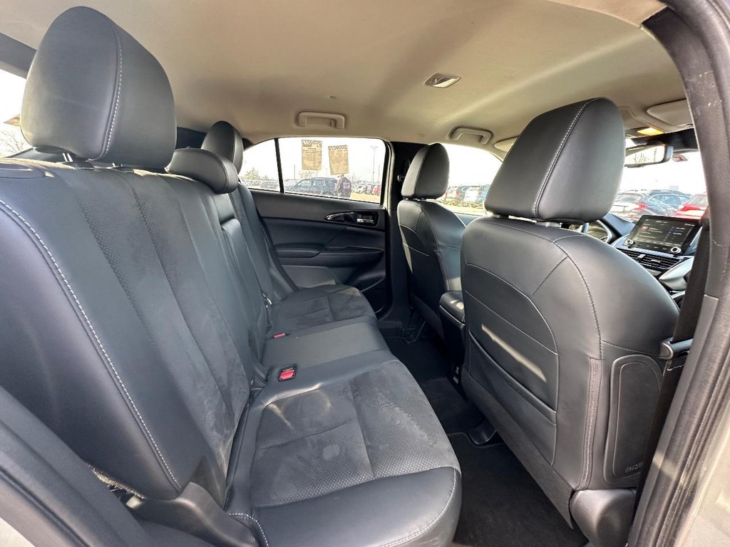 Mitsubishi Eclipse Cross Vehicle Full-screen Gallery Image 16