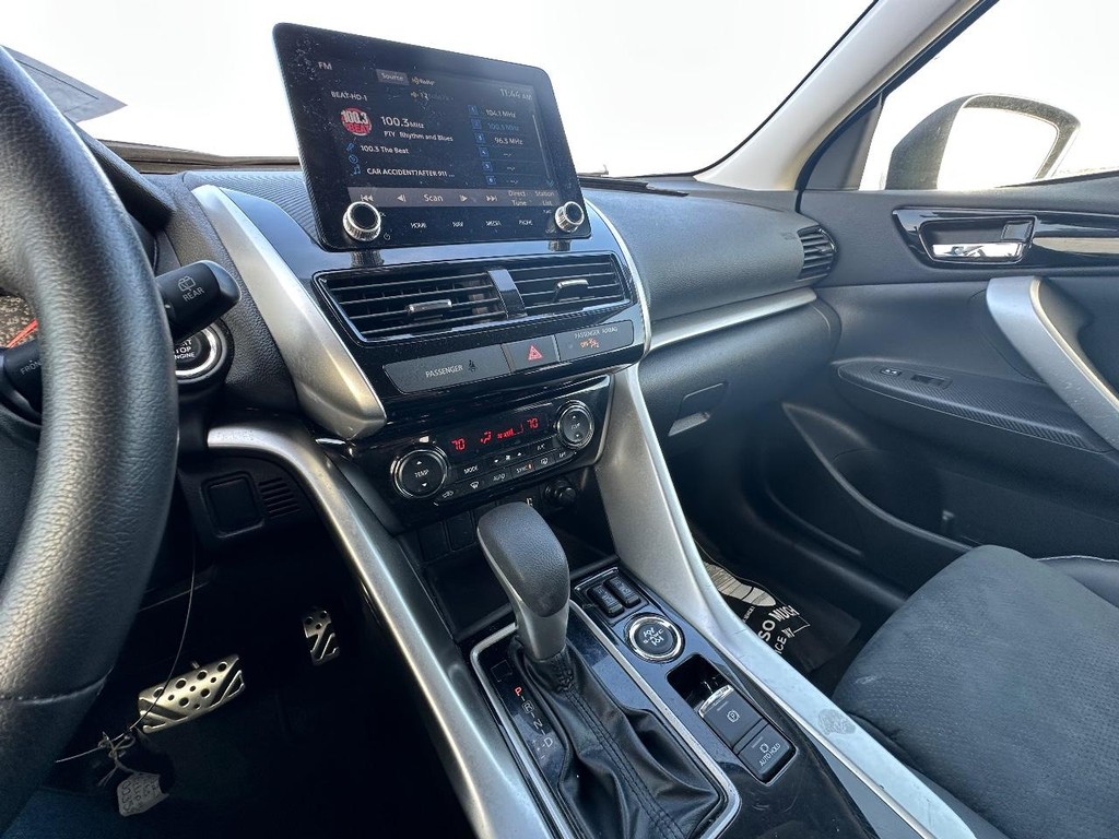 Mitsubishi Eclipse Cross Vehicle Full-screen Gallery Image 18