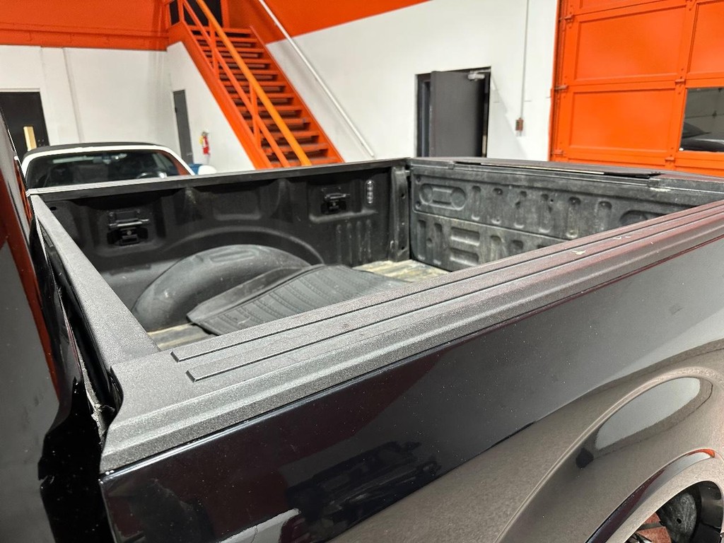 Ford F-150 Vehicle Full-screen Gallery Image 11