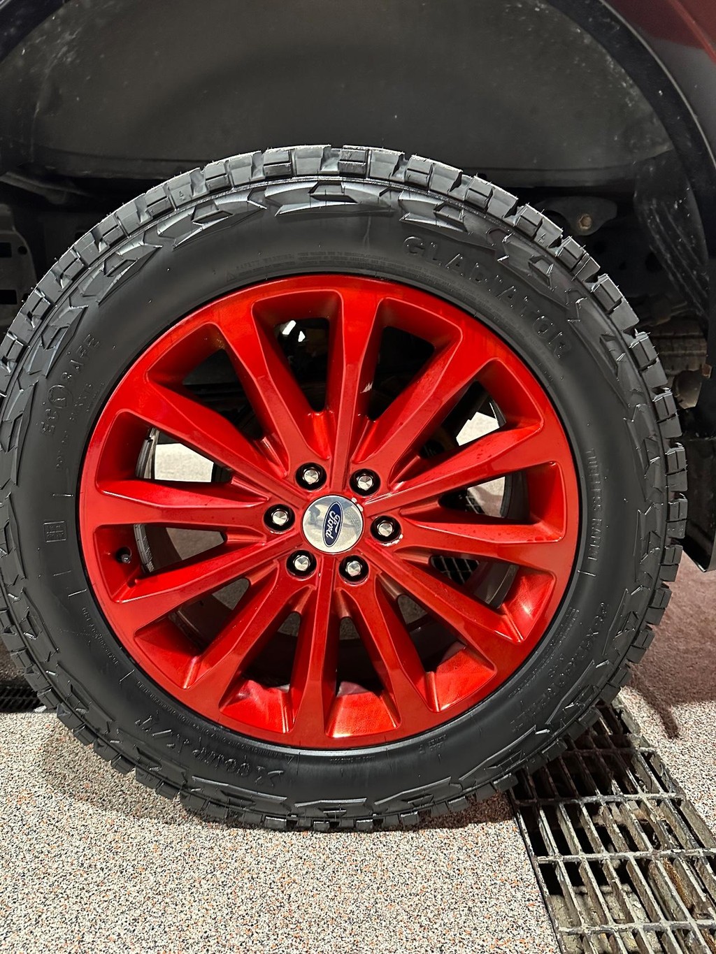 Ford F-150 Vehicle Full-screen Gallery Image 12