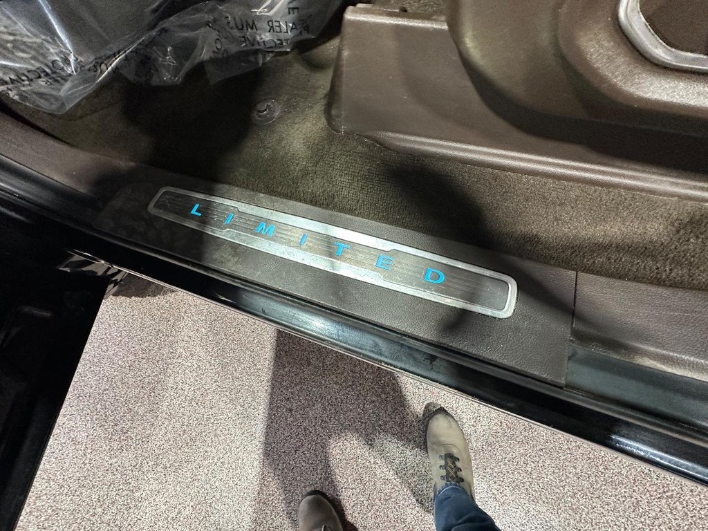 Ford F-150 Vehicle Full-screen Gallery Image 13