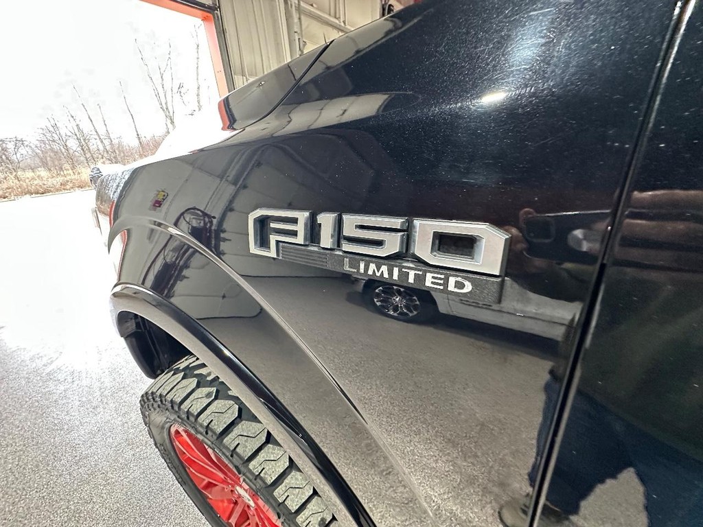 Ford F-150 Vehicle Full-screen Gallery Image 18