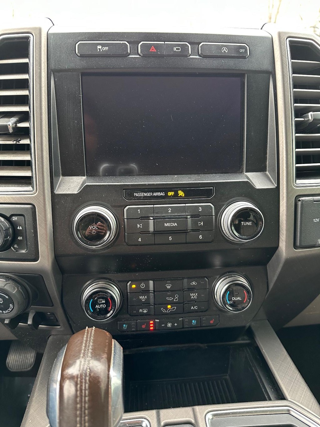 Ford F-150 Vehicle Full-screen Gallery Image 22