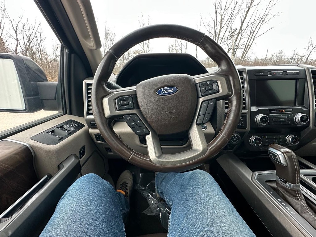 Ford F-150 Vehicle Full-screen Gallery Image 30