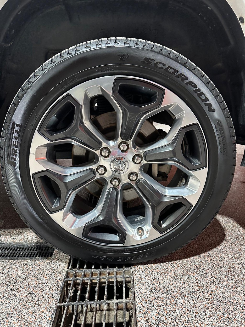 Ram 1500 Vehicle Full-screen Gallery Image 12