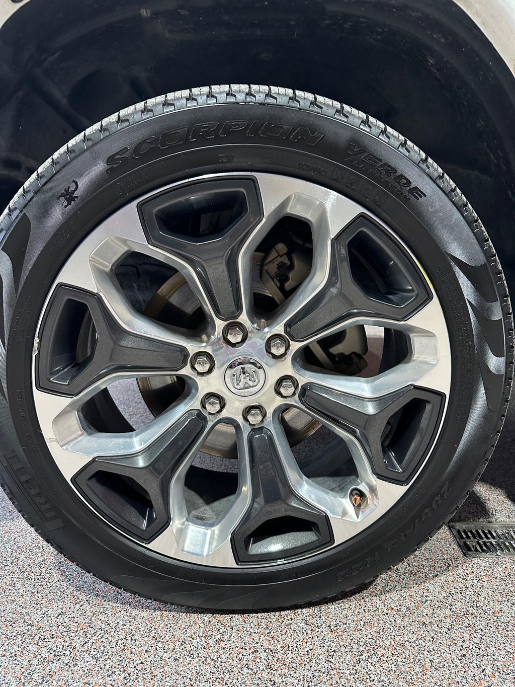 Ram 1500 Vehicle Full-screen Gallery Image 13