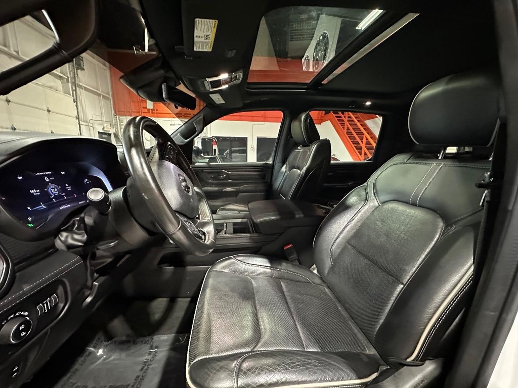 Ram 1500 Vehicle Full-screen Gallery Image 17