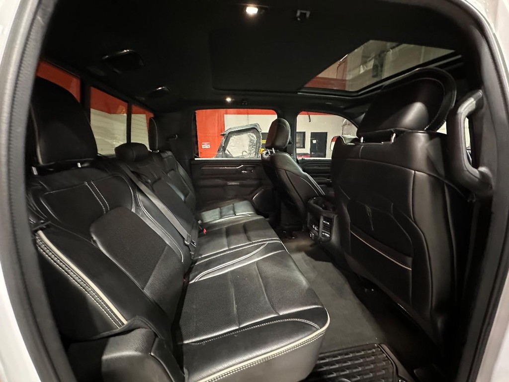 Ram 1500 Vehicle Full-screen Gallery Image 22