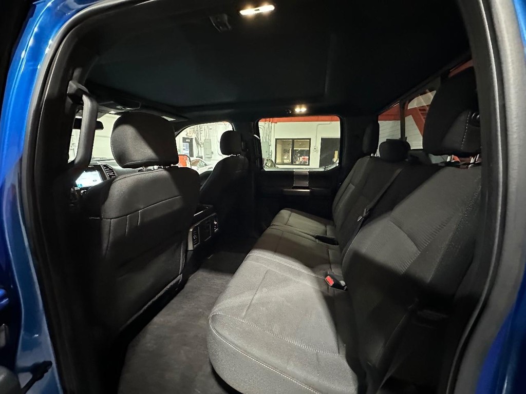 Ford F-150 Vehicle Full-screen Gallery Image 12