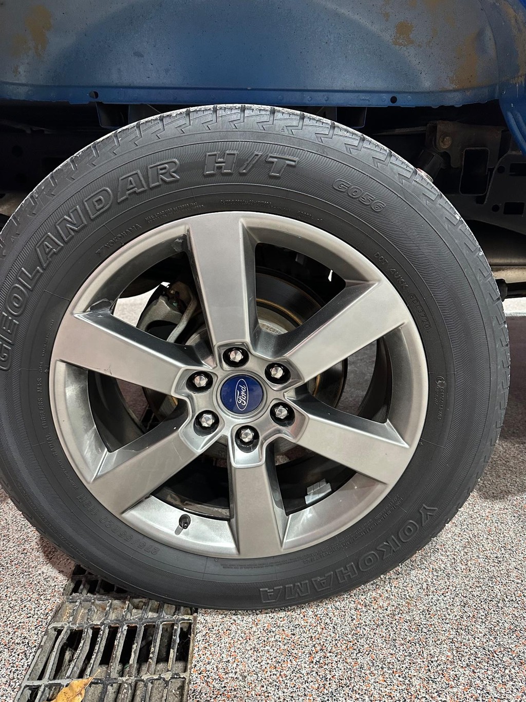 Ford F-150 Vehicle Full-screen Gallery Image 14