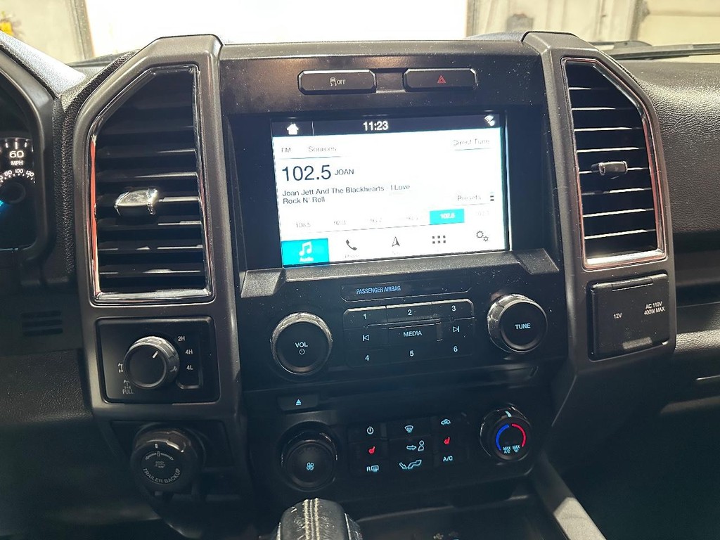 Ford F-150 Vehicle Full-screen Gallery Image 18