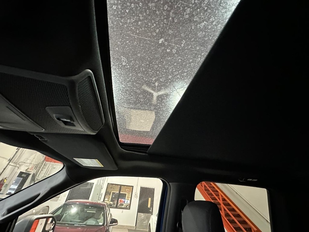 Ford F-150 Vehicle Full-screen Gallery Image 20