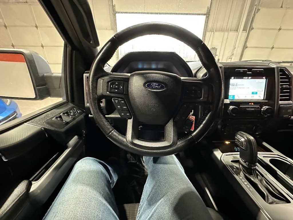 Ford F-150 Vehicle Full-screen Gallery Image 21