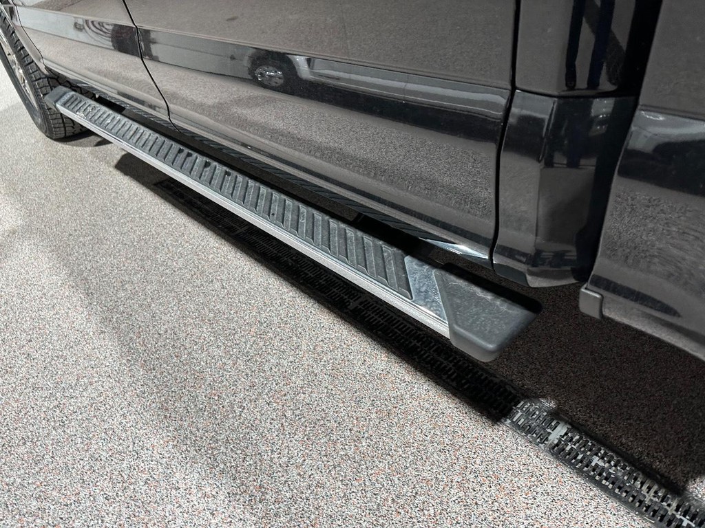 Ford F-150 Vehicle Full-screen Gallery Image 10