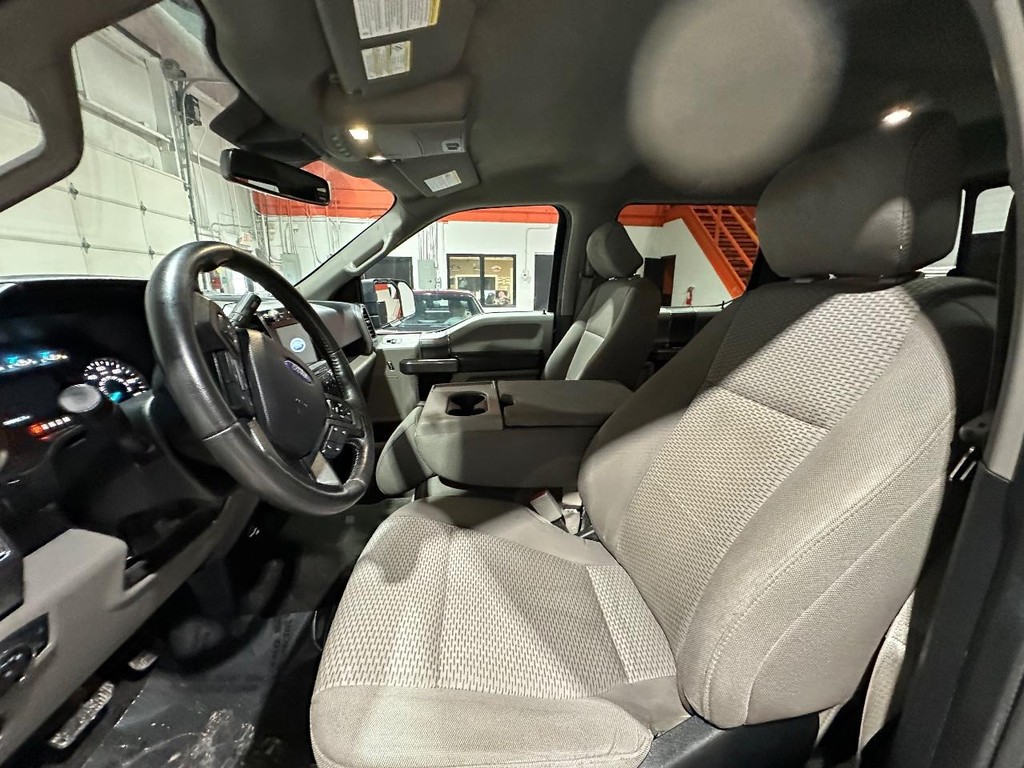 Ford F-150 Vehicle Full-screen Gallery Image 13