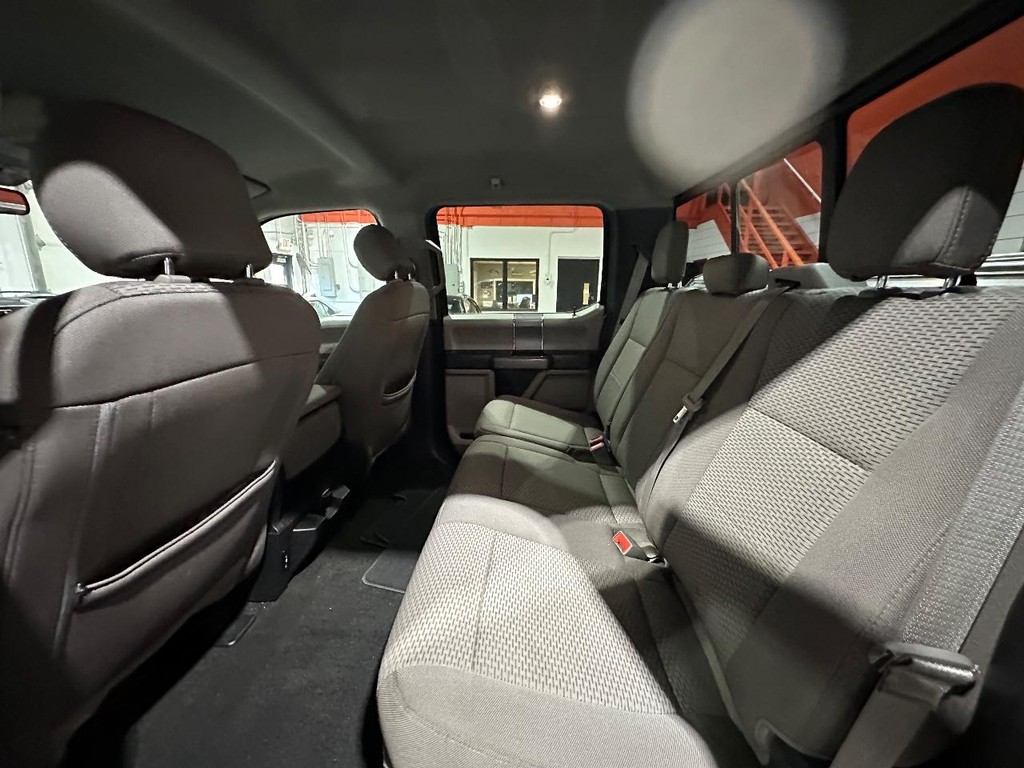 Ford F-150 Vehicle Full-screen Gallery Image 14