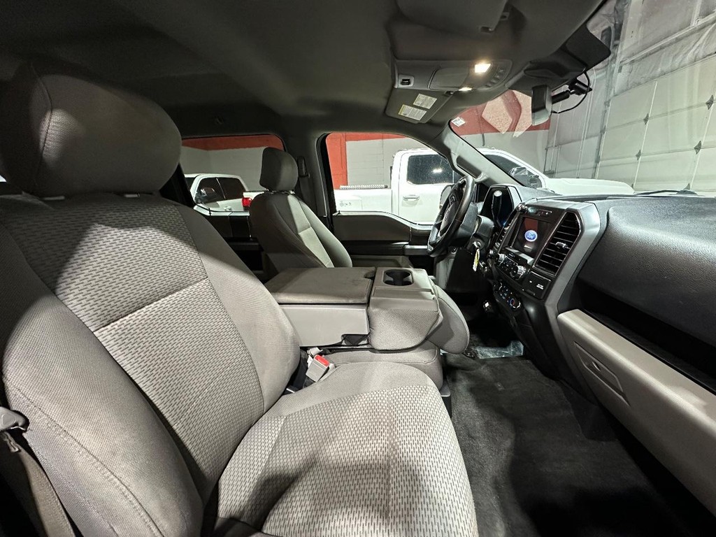 Ford F-150 Vehicle Full-screen Gallery Image 17