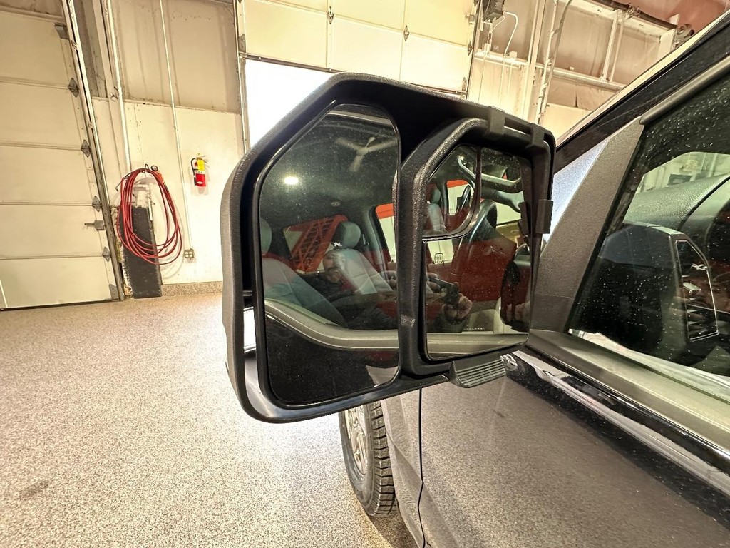 Ford F-150 Vehicle Full-screen Gallery Image 21