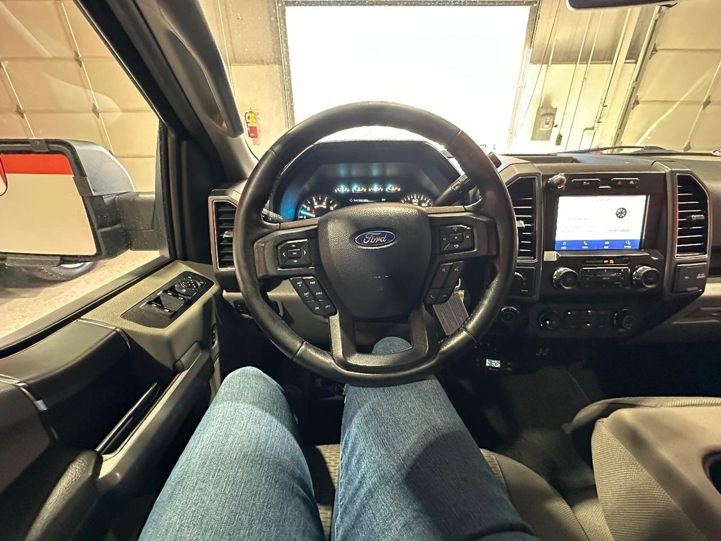 Ford F-150 Vehicle Full-screen Gallery Image 23