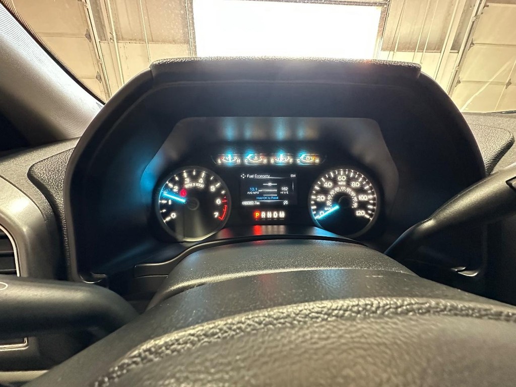 Ford F-150 Vehicle Full-screen Gallery Image 24