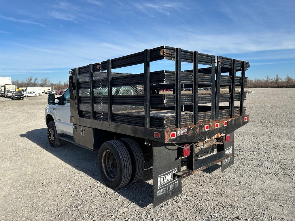 Ford Super Duty F-450 DRW Vehicle Full-screen Gallery Image 5