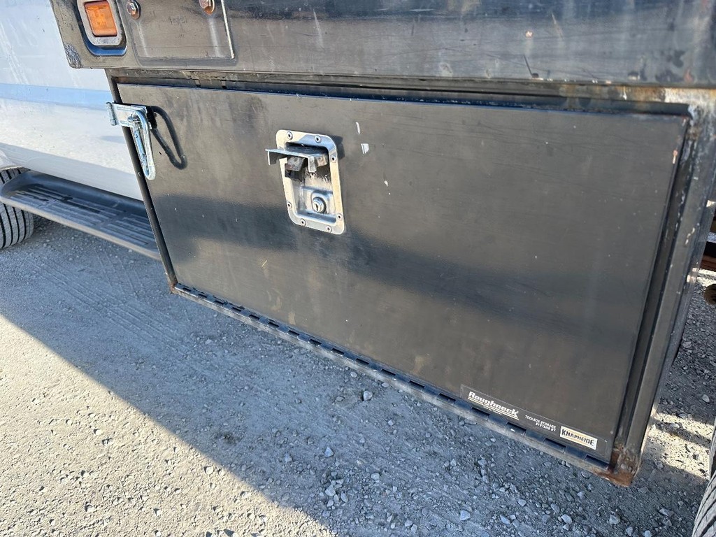 Ford Super Duty F-450 DRW Vehicle Full-screen Gallery Image 10