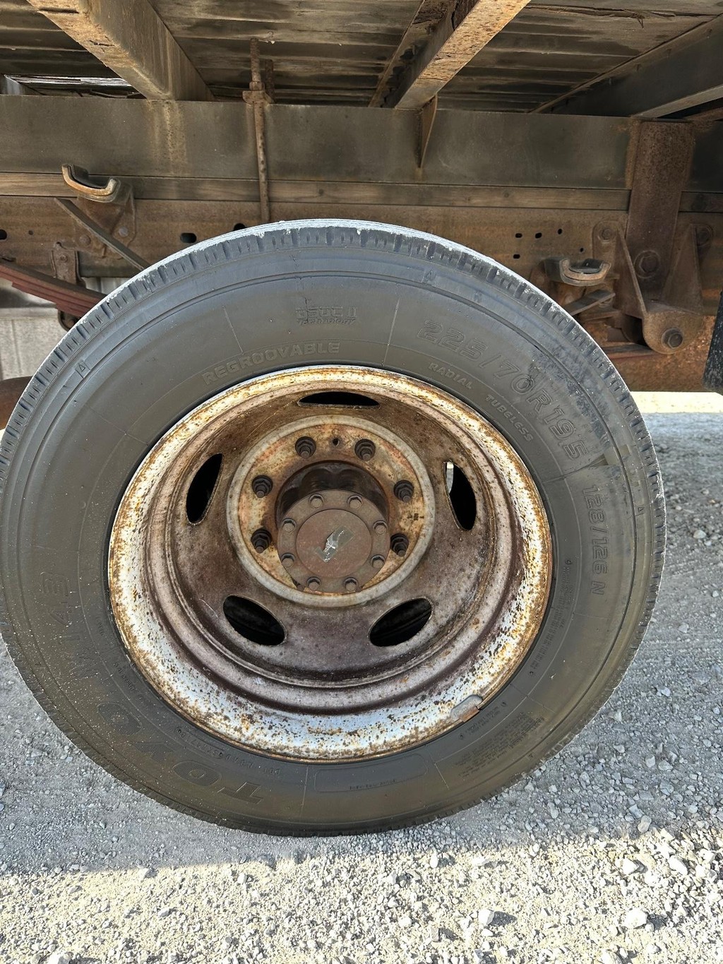 Ford Super Duty F-450 DRW Vehicle Full-screen Gallery Image 14