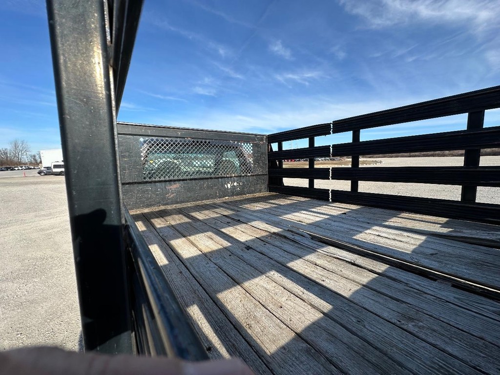 Ford Super Duty F-450 DRW Vehicle Full-screen Gallery Image 15