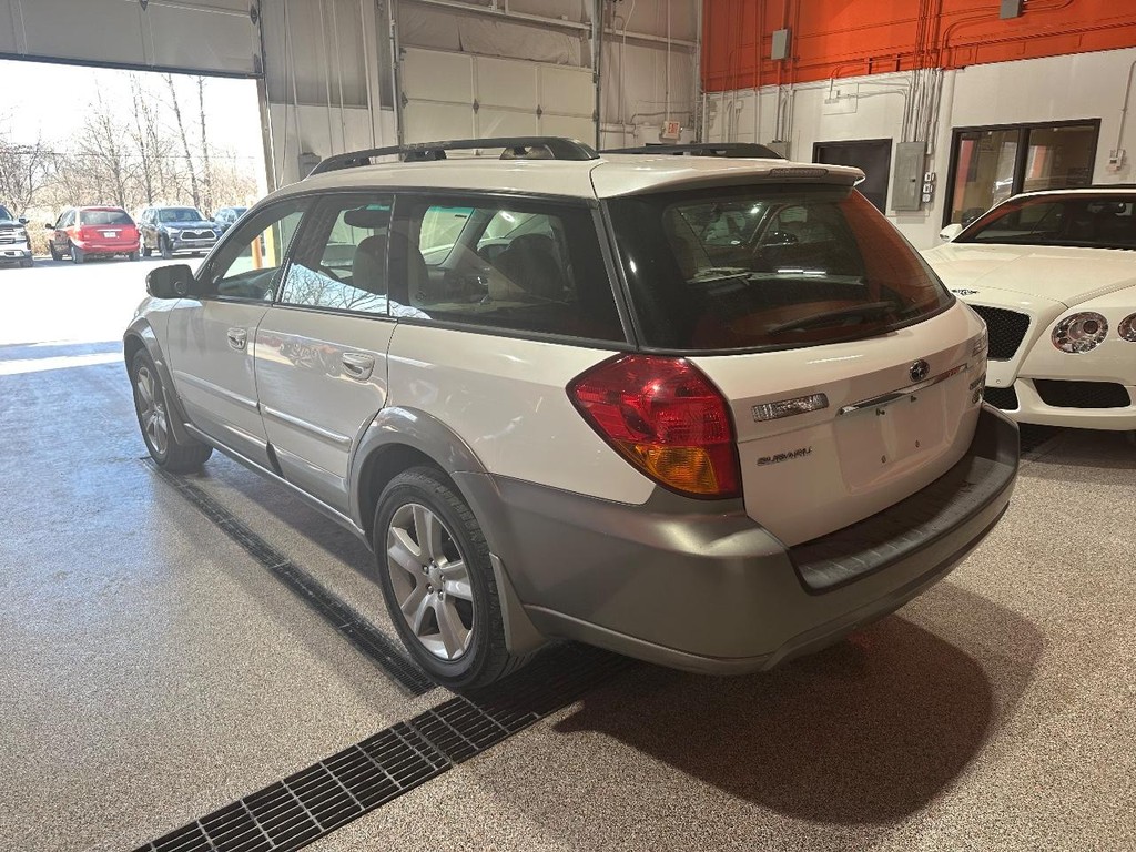 Subaru Legacy Wagon Vehicle Full-screen Gallery Image 5