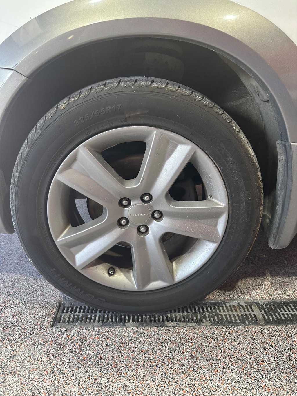 Subaru Legacy Wagon Vehicle Full-screen Gallery Image 7