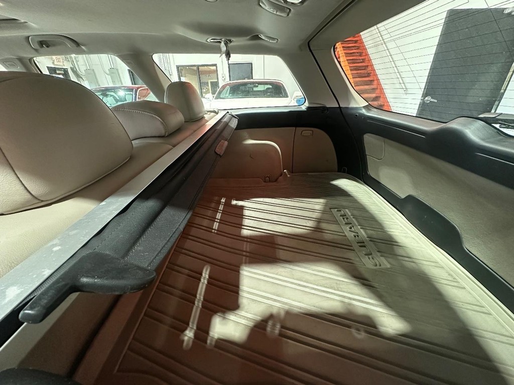 Subaru Legacy Wagon Vehicle Full-screen Gallery Image 10