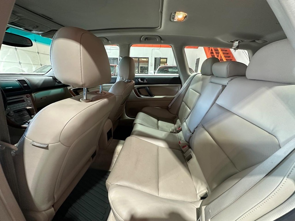 Subaru Legacy Wagon Vehicle Full-screen Gallery Image 11