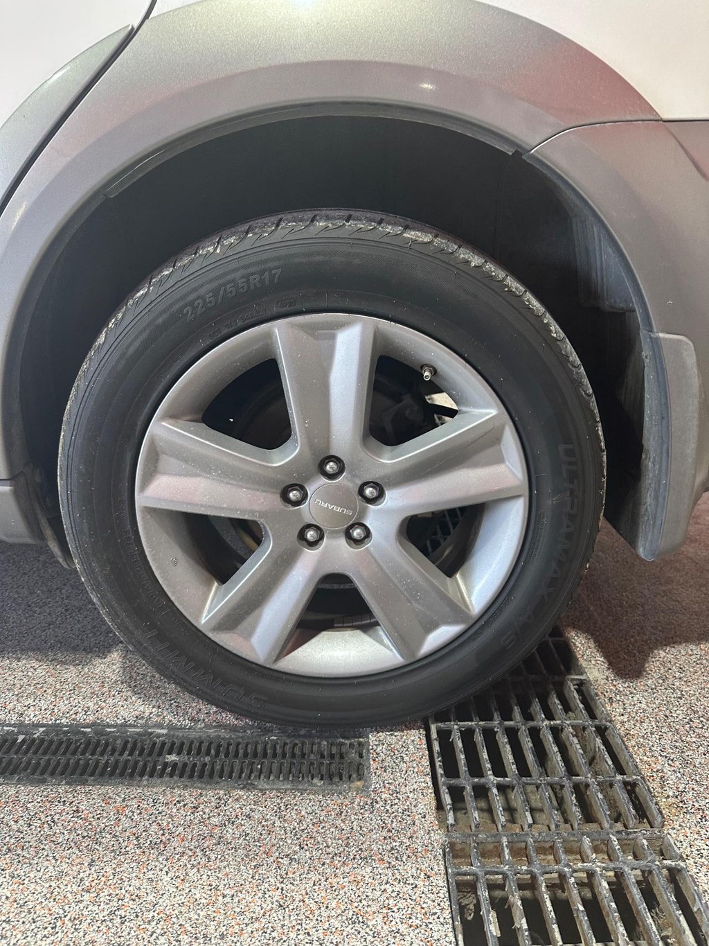 Subaru Legacy Wagon Vehicle Full-screen Gallery Image 12