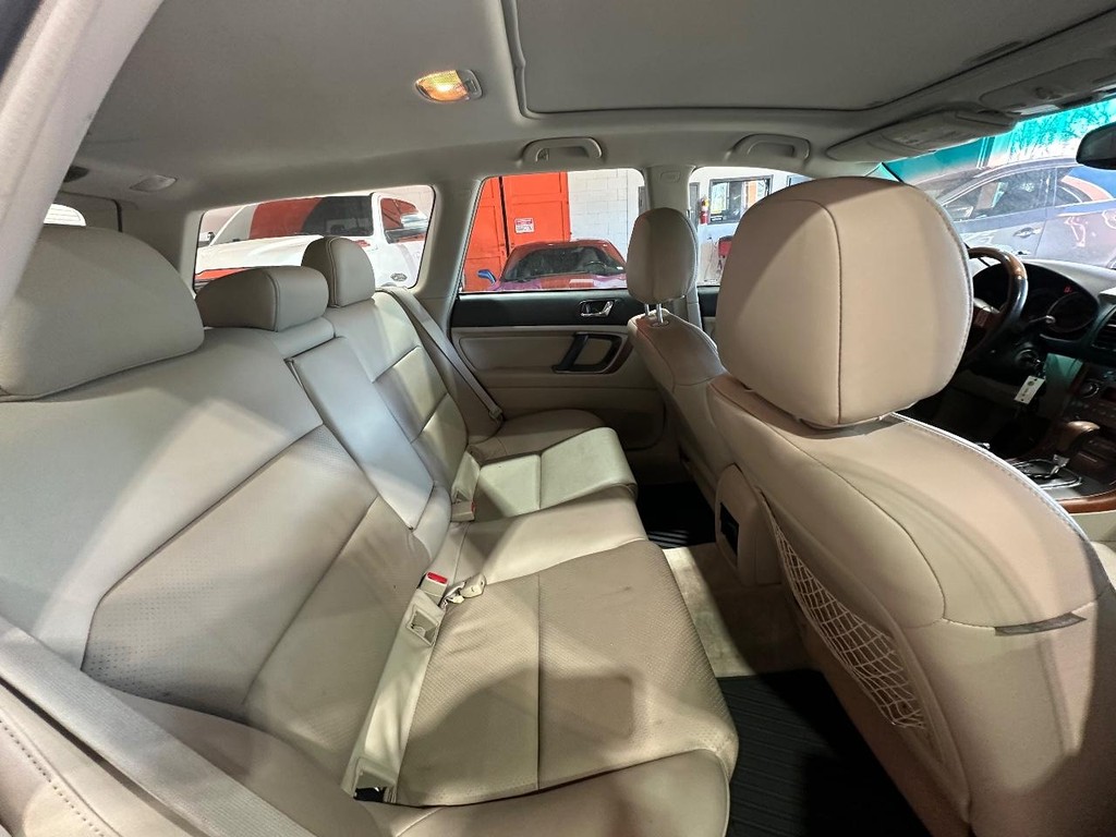 Subaru Legacy Wagon Vehicle Full-screen Gallery Image 13