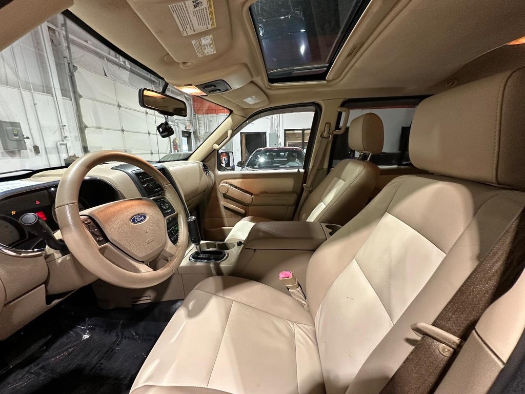 Ford Explorer Sport Trac Vehicle Full-screen Gallery Image 15