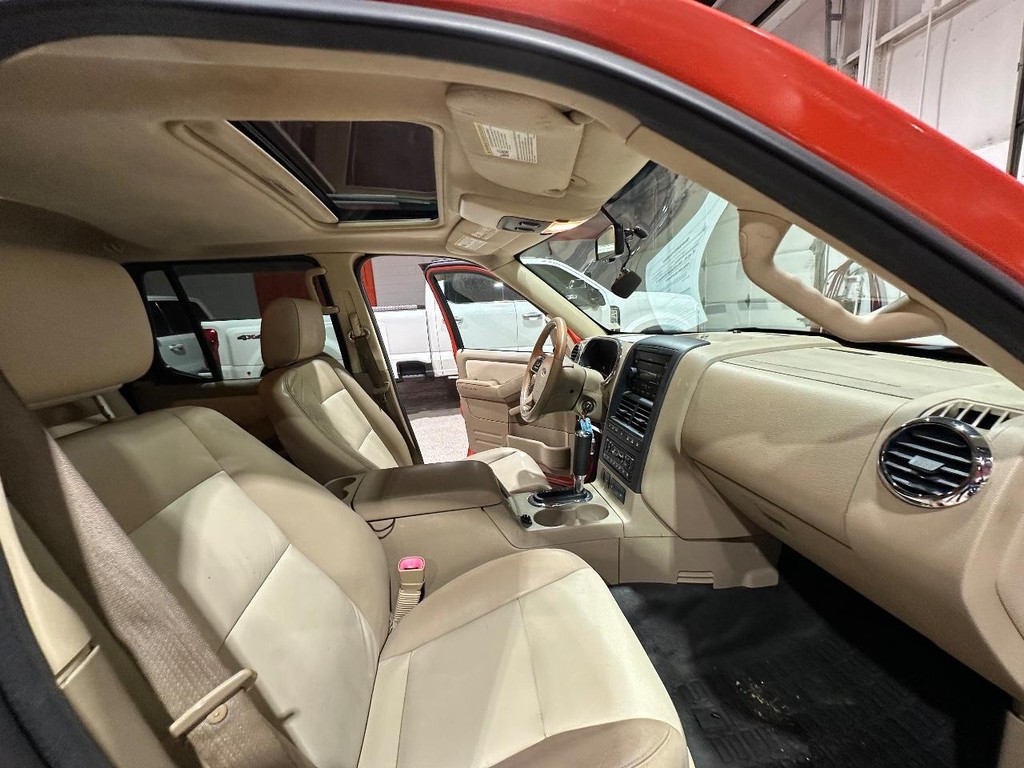 Ford Explorer Sport Trac Vehicle Full-screen Gallery Image 19